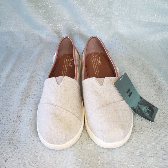 BRAND NEW WITH TAG, TOMS Youth Classic . grey felt and rose gold polka dots  5.5 - Picture 6 of 13